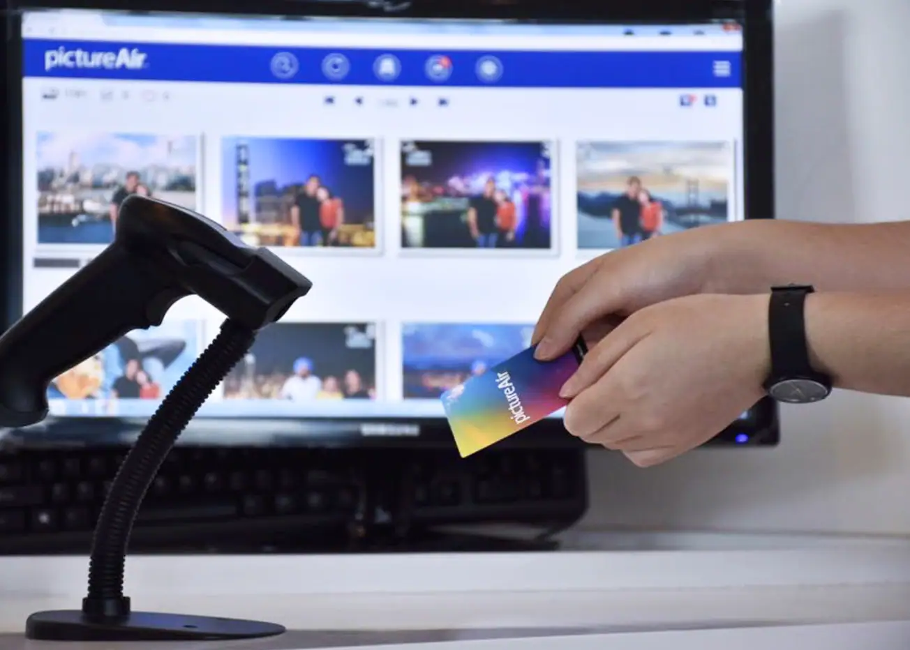 RFID card being used to associate a guest with their PictureAir™ photos